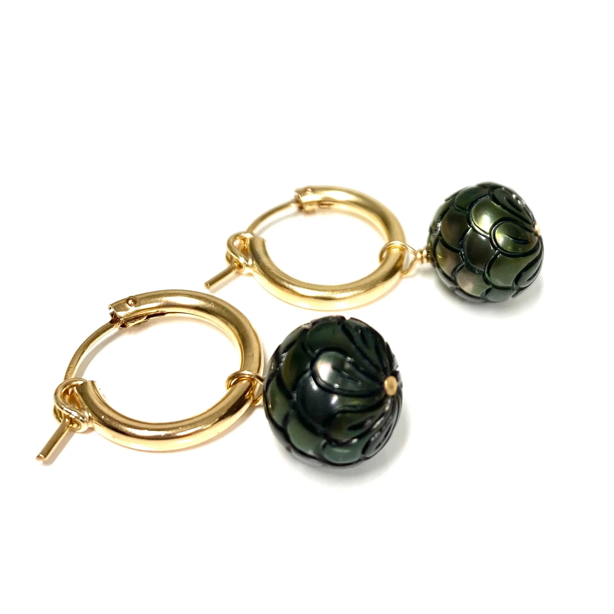 Earrings NOELA (E581) - carved Tahitian pearls