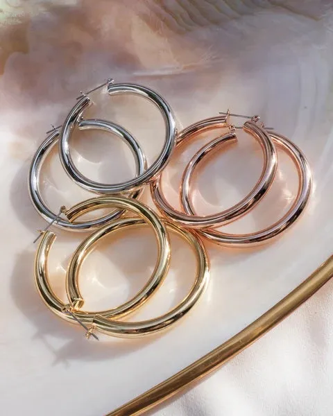 LUV AJ AMALFI TUBE HOOPS IN GOLD