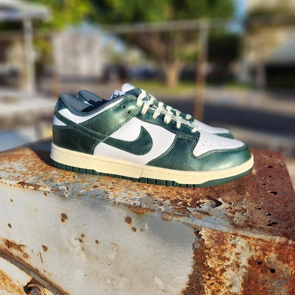 NIKE WMNS DUNK LOW 'VINTAGE GREEN'