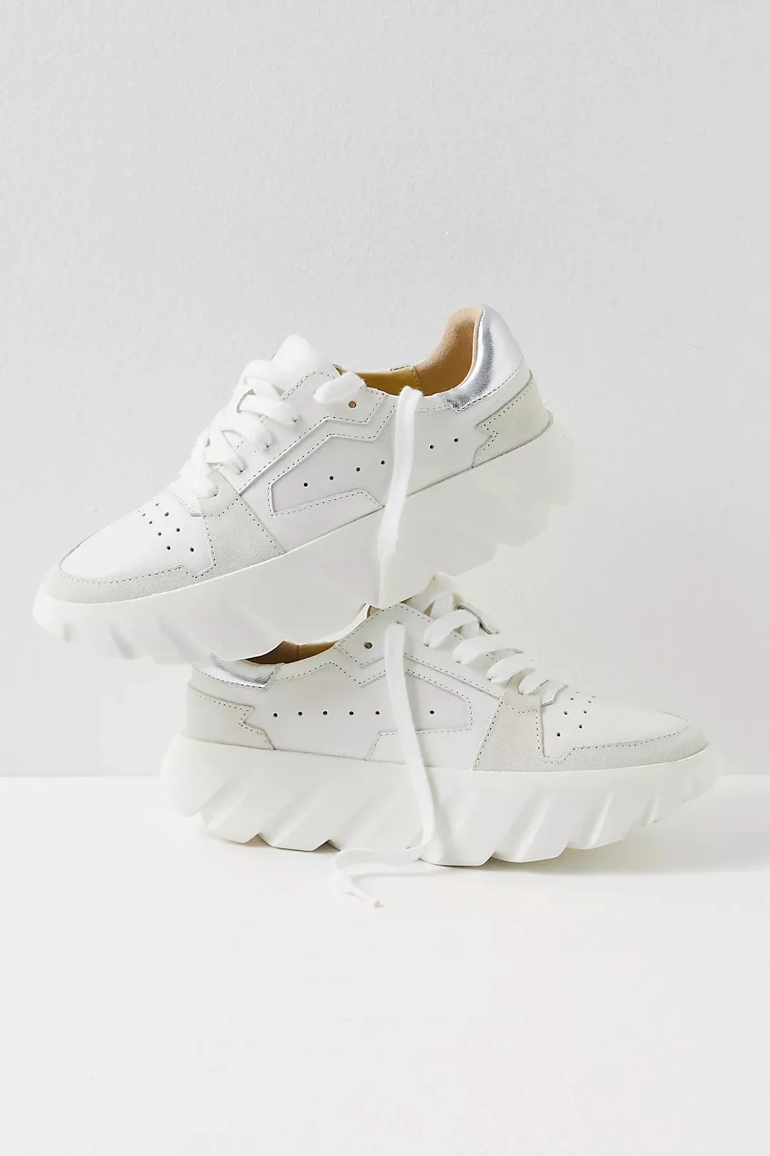 Tura Ori Sneakers Snow